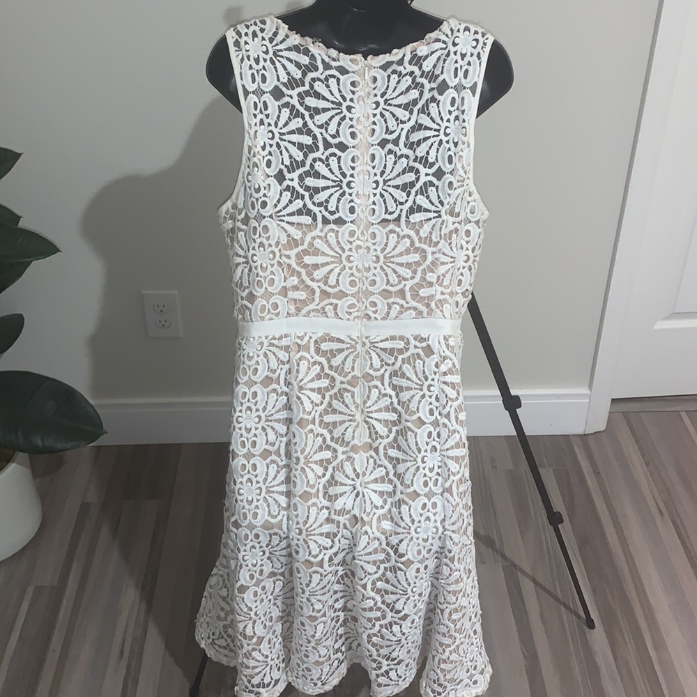 Adrianna Papell white lace holiday party dress 16 - Picture 3 of 6